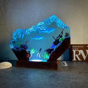 把海洋带回家大白鲨鱼潜水员沉船珊瑚礁小夜灯床头灯氛围灯摆件