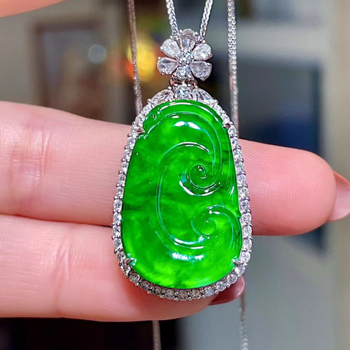 岚心珠宝18K白金满绿缅料翡翠如意吊坠 缅甸阳绿翡钻石奢华项链坠