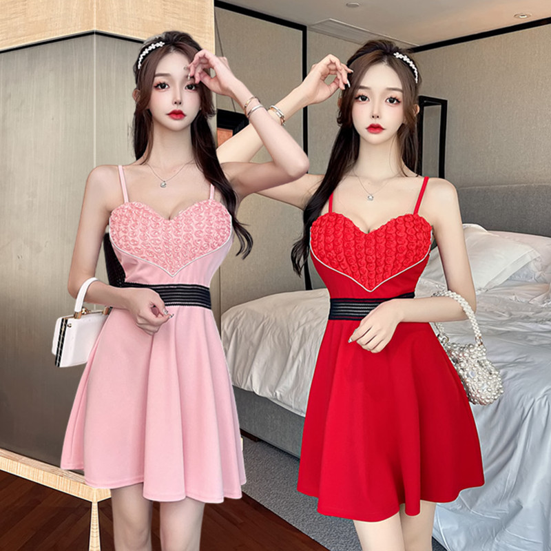 通勤大摆丝质料纯色吊带