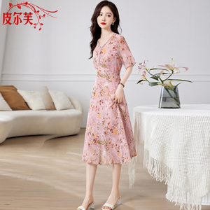 法式碎花连衣裙女2026夏季新款收腰中年妈妈减龄粉色雪纺中长裙子