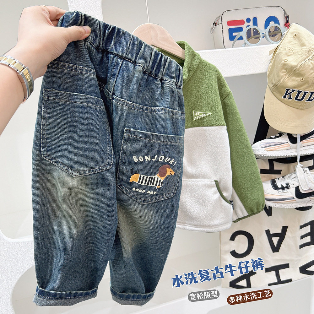 男童裤子2026新款中大童春秋新款宽松牛仔裤男宝宝儿童卡通牛仔裤