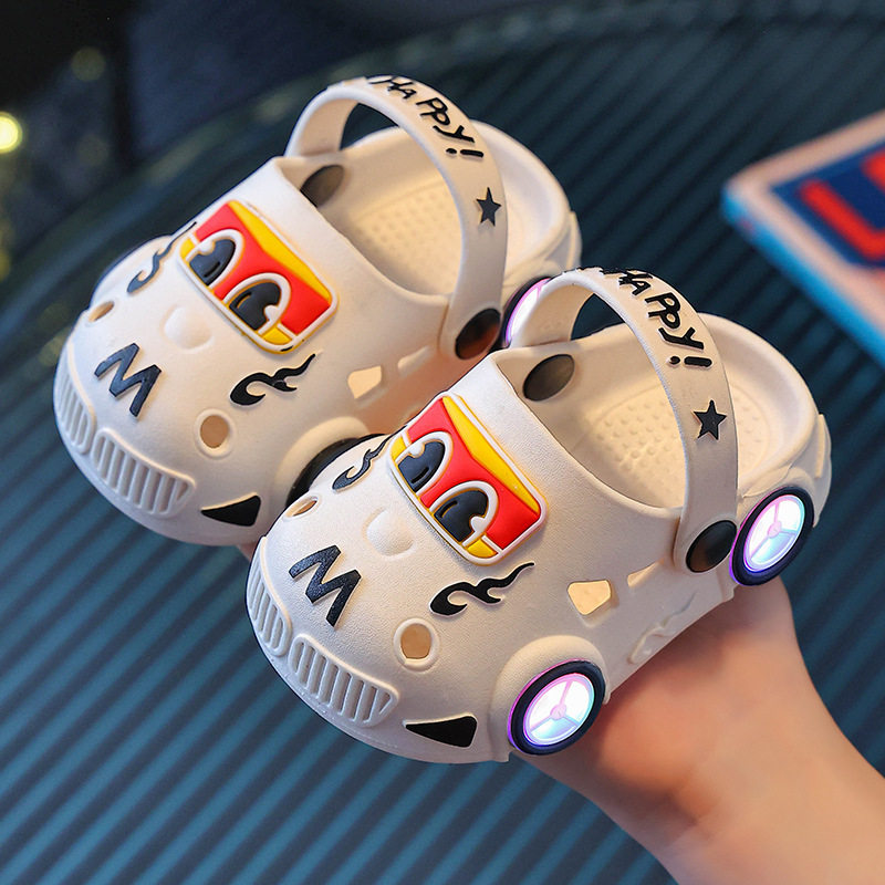 儿童凉拖鞋卡通小汽车男女童软底防滑包头洞洞鞋发光沙滩室内户外
