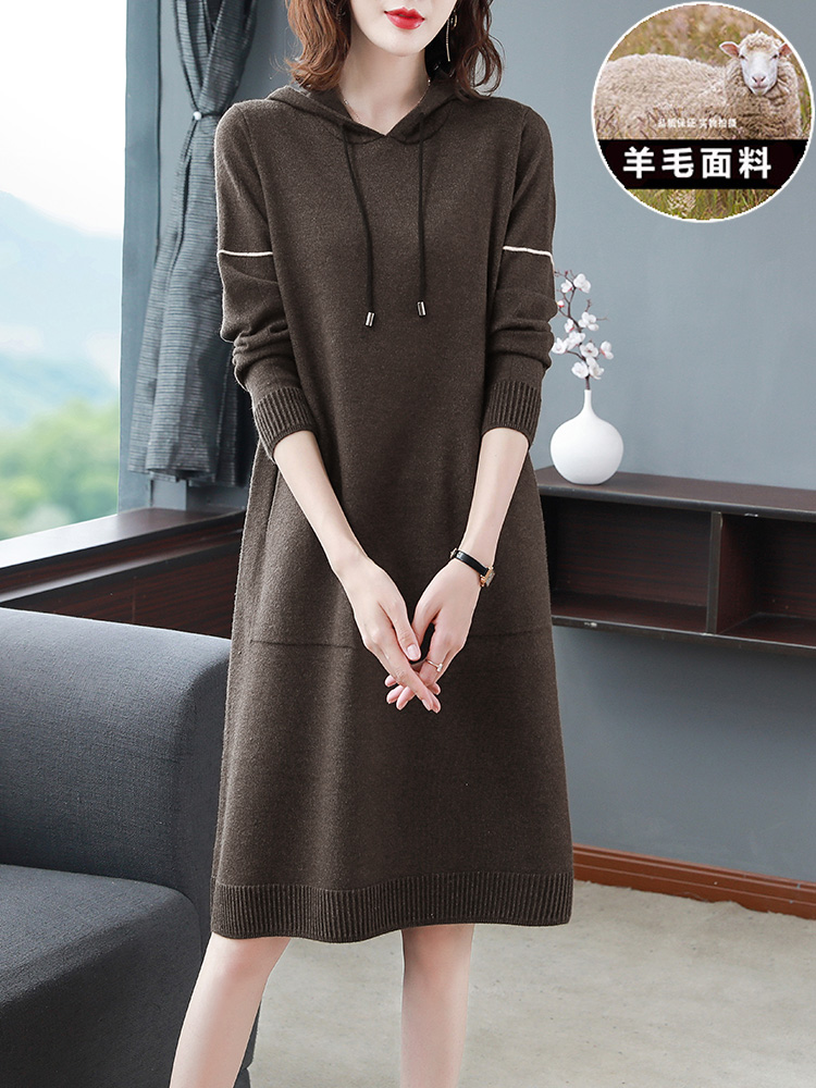 妈妈2023秋冬新款羊毛连衣裙女大码宽松连帽针织卫衣中长款毛衣裙