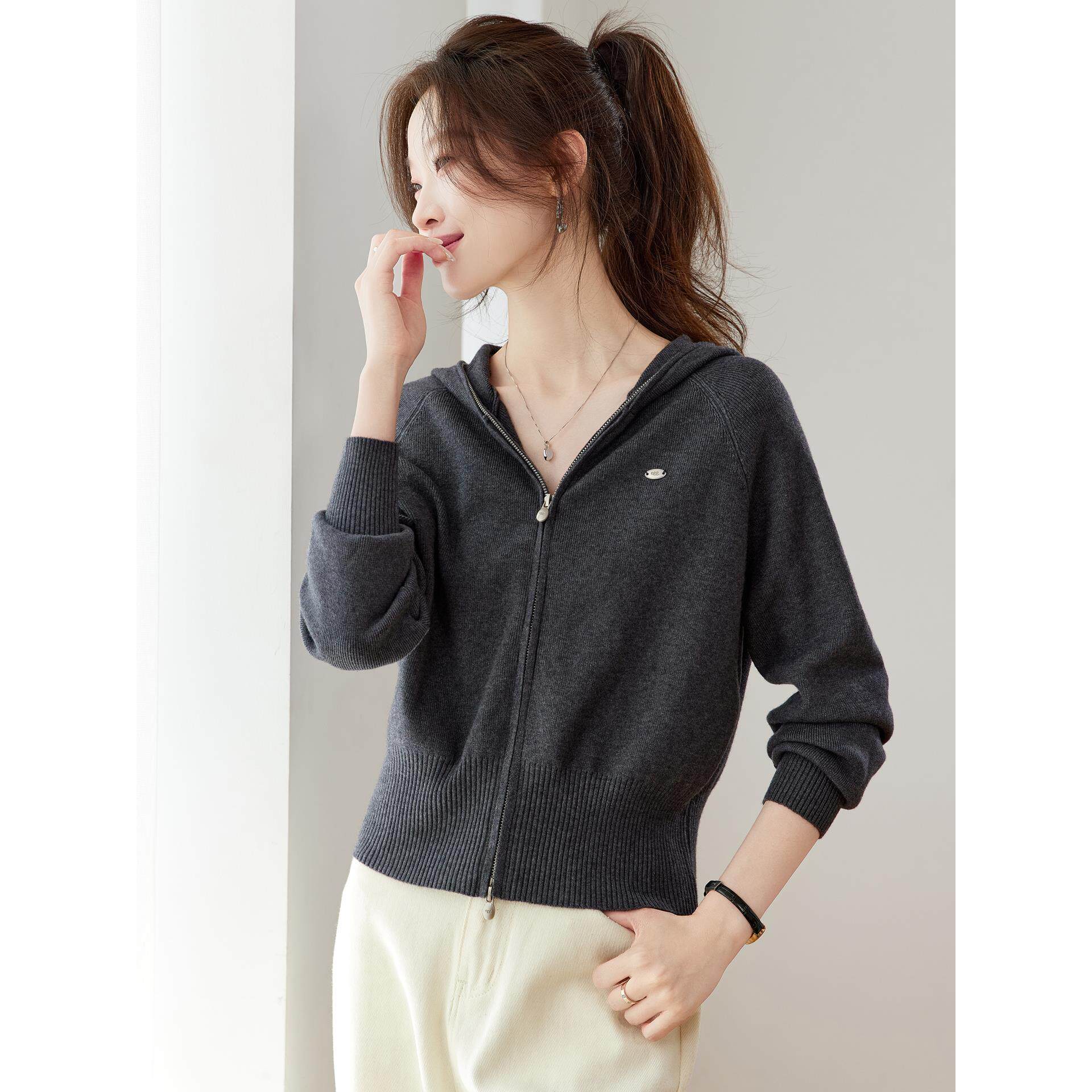 2025秋冬新款洋气连帽拉炼针织开衫休闲时尚短款修身外套百搭上衣