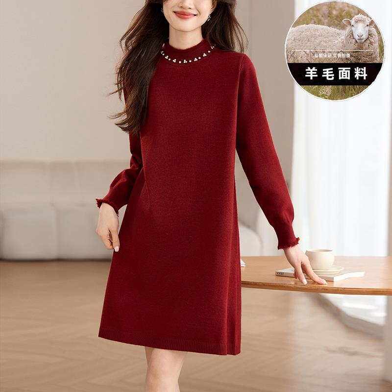 2025新款中长款羊毛针织打底衫红色连衣裙女秋冬配大衣的毛衣裙子