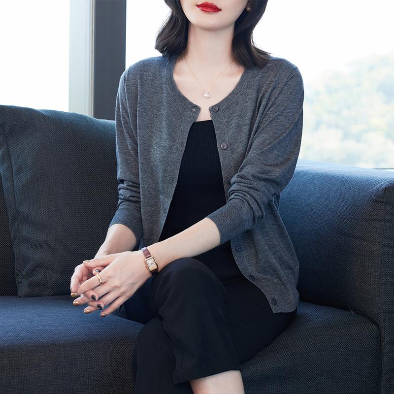 羊毛衫中老年妈妈装圆领针织衫女开衫短款毛衣外套宽松大码薄外搭