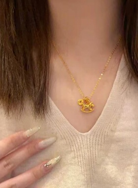 仿金沙金黄金色古法碎碎冰小马吊坠女轻奢镀金锁骨链简约轻奢项链