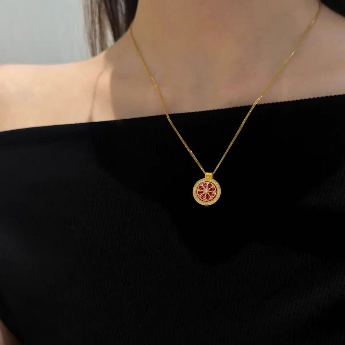 黄金色古法毛衣链锁骨链八瓣花玫瑰花窗项坠沙金奢简约女款吊坠图片