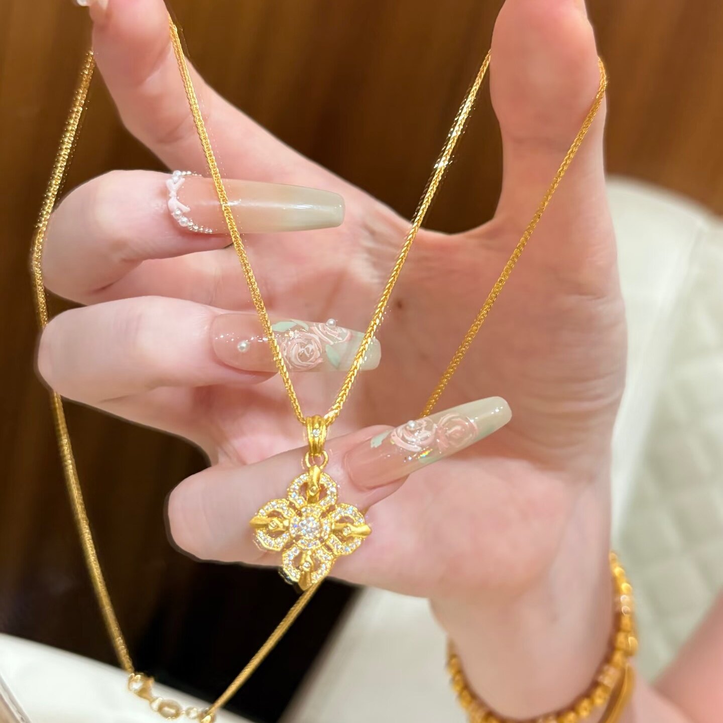 金店同款沙金仿真金十字金刚杵吊坠女款轻奢高级感项链送女友礼物