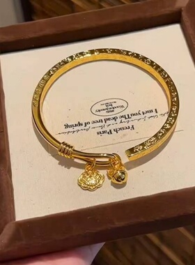 高级感沙金女轻奢吉言铃铛手镯设计感仿真金黄金色雕花复古款开口