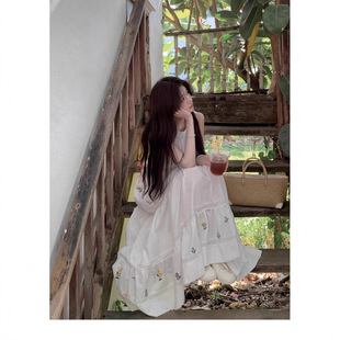 海岛假日2025夏季 休闲复古感绣花蕾丝拼接连衣裙女 新款