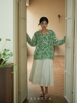 Vitatha番塔塔 纺诗车间新中式国风夏日绿花卉V领玉石扣防晒衬衫
