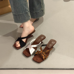 露趾配裙子绝美一字带拖鞋 法式 新款 高级感坡跟凉拖女外穿2026夏季