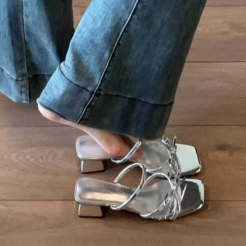 百搭银色小众细带外穿高跟鞋时尚