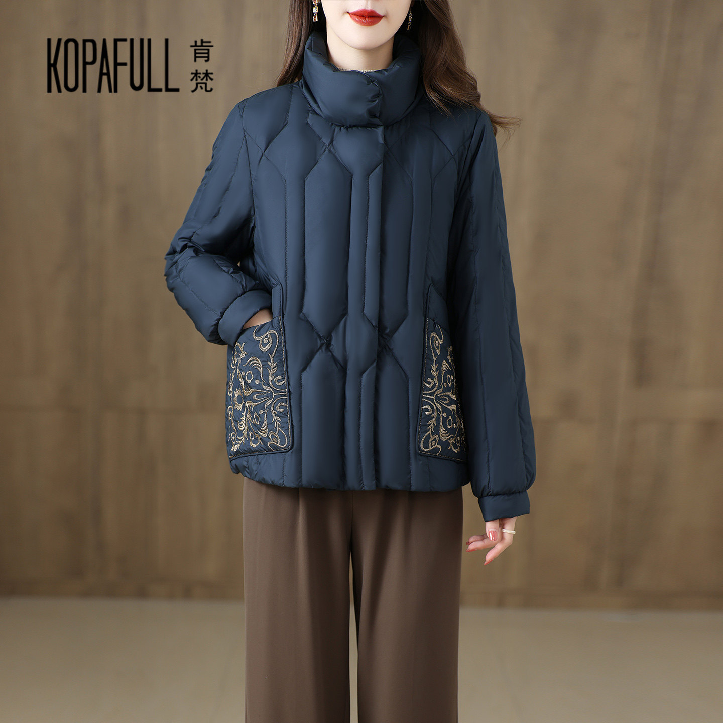 轻薄短款羽绒服女2025冬新款洋气立领妈妈装绣花鹅绒服保暖外套潮,女装/女士精品,羽绒服,淘宝优惠券,粉丝福利购,淘宝优惠卷