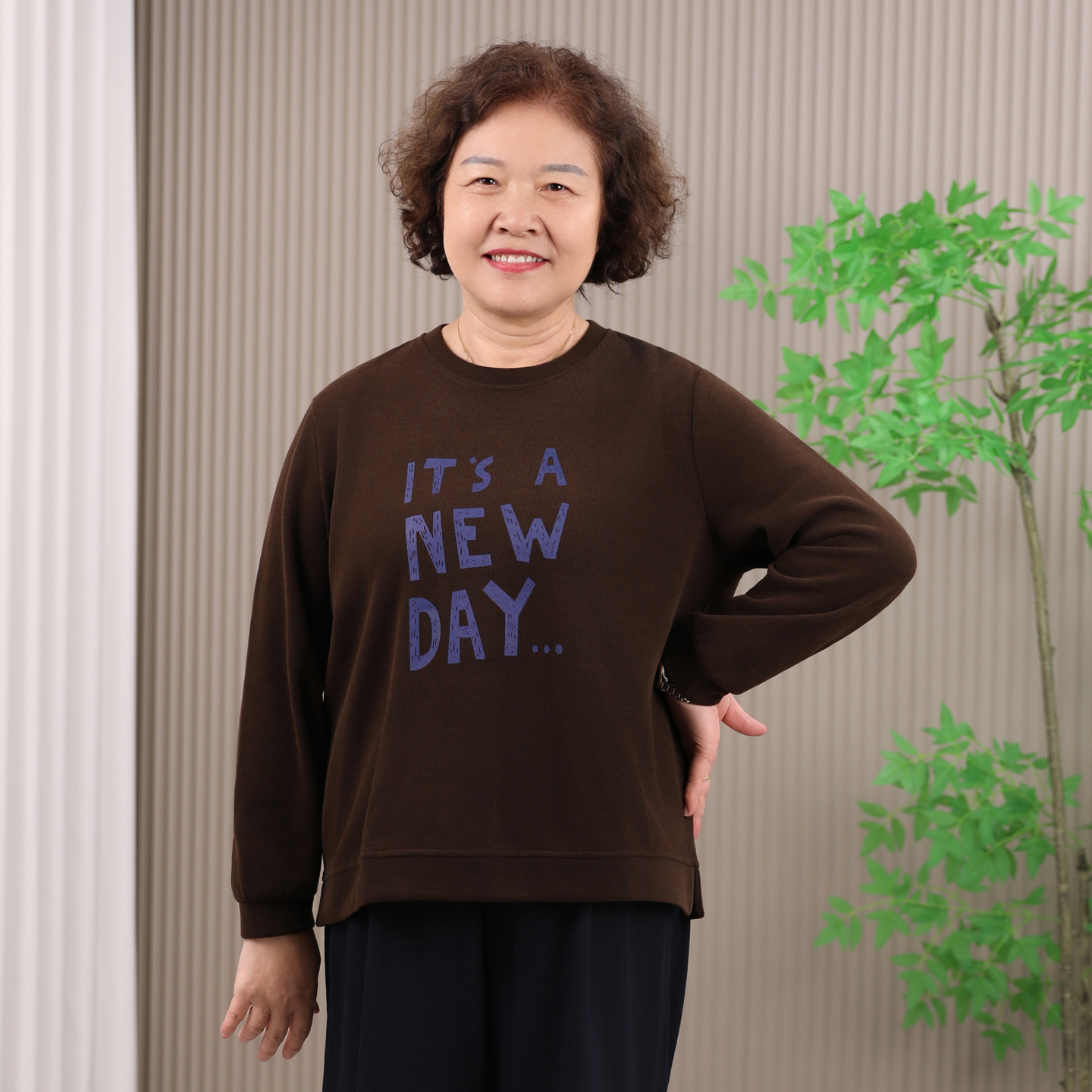 妈妈装中老年休闲运动上衣50岁60岁女士春秋薄款卫衣大码宽松秋衣