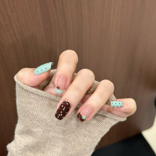 秋冬流行薄荷绿棕撞色显白穿戴美甲短款清新高级感法式波点学生党