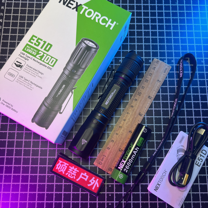 纳丽德小直强光户外USB手电筒