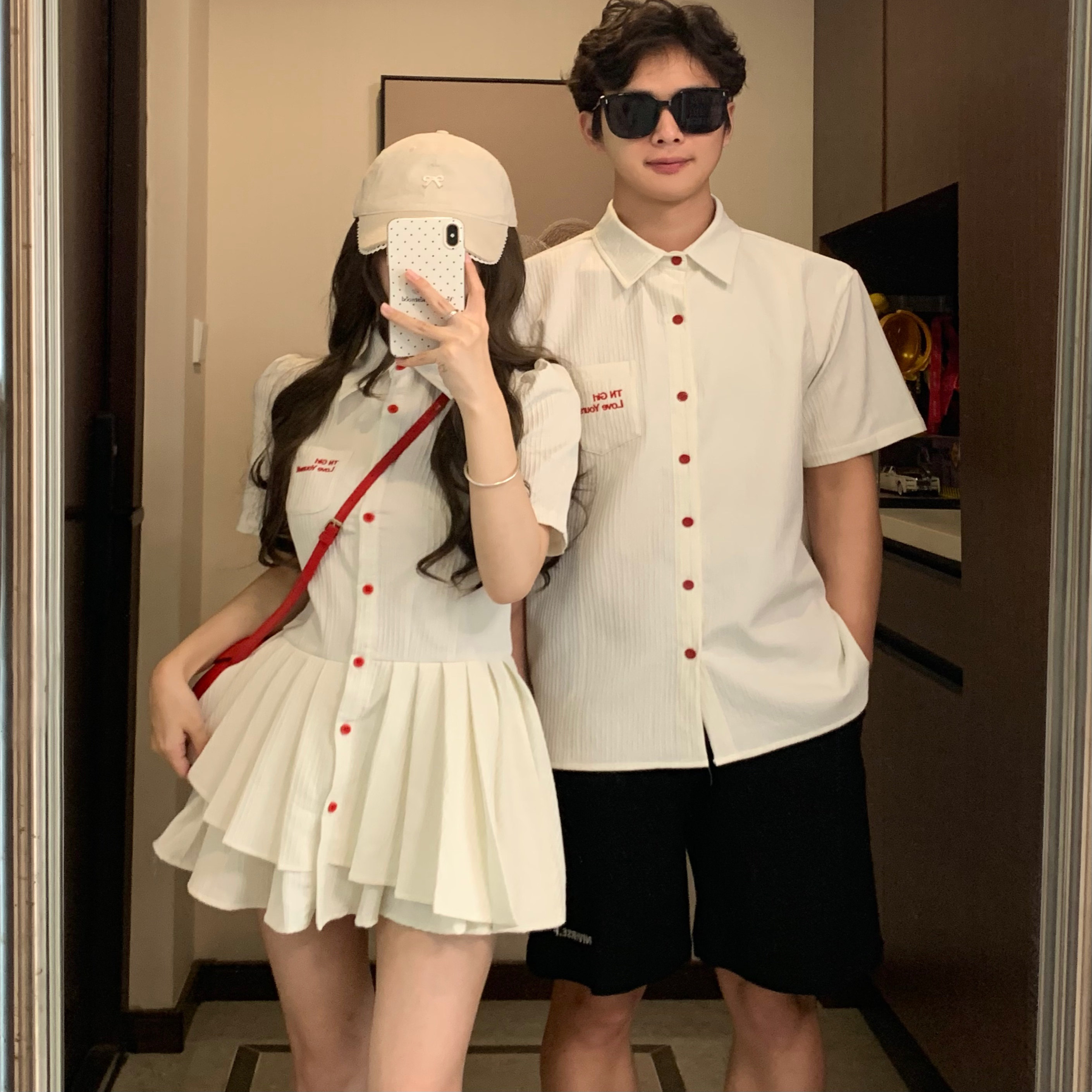 情侣装夏季学院风白色泡泡袖连衣裙2025新款甜酷风高级感收腰短裙