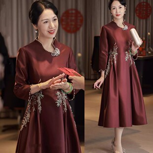 新中式 改良旗袍重工刺绣喜婆婆连衣裙 新款 妈妈婚宴礼服女2023秋季