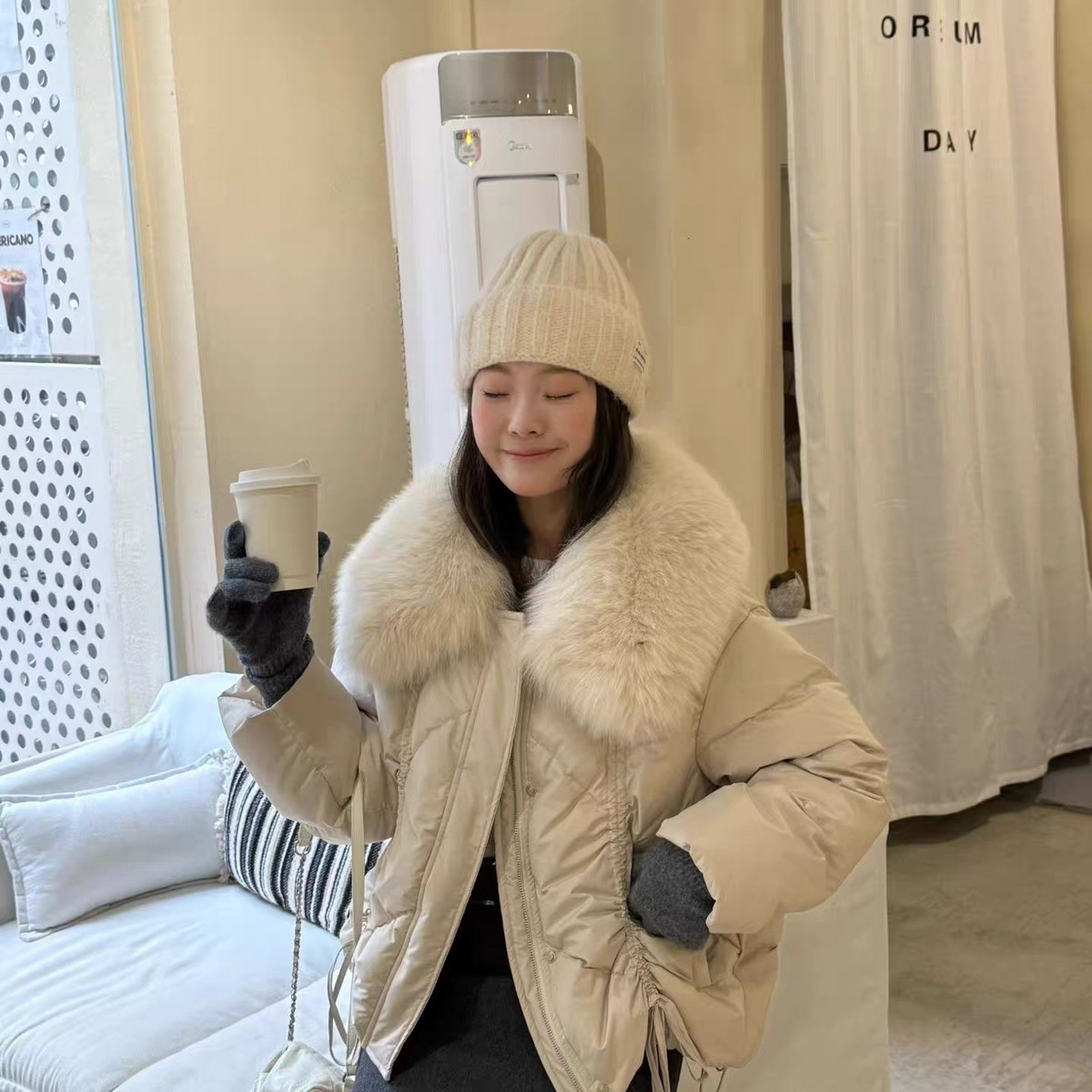 轻奢氛围感大毛领抽绳设计短保暖羽绒服外套(配可拆卸狐狸毛毛领),女装/女士精品,羽绒服,淘宝优惠券,粉丝福利购,淘宝优惠卷