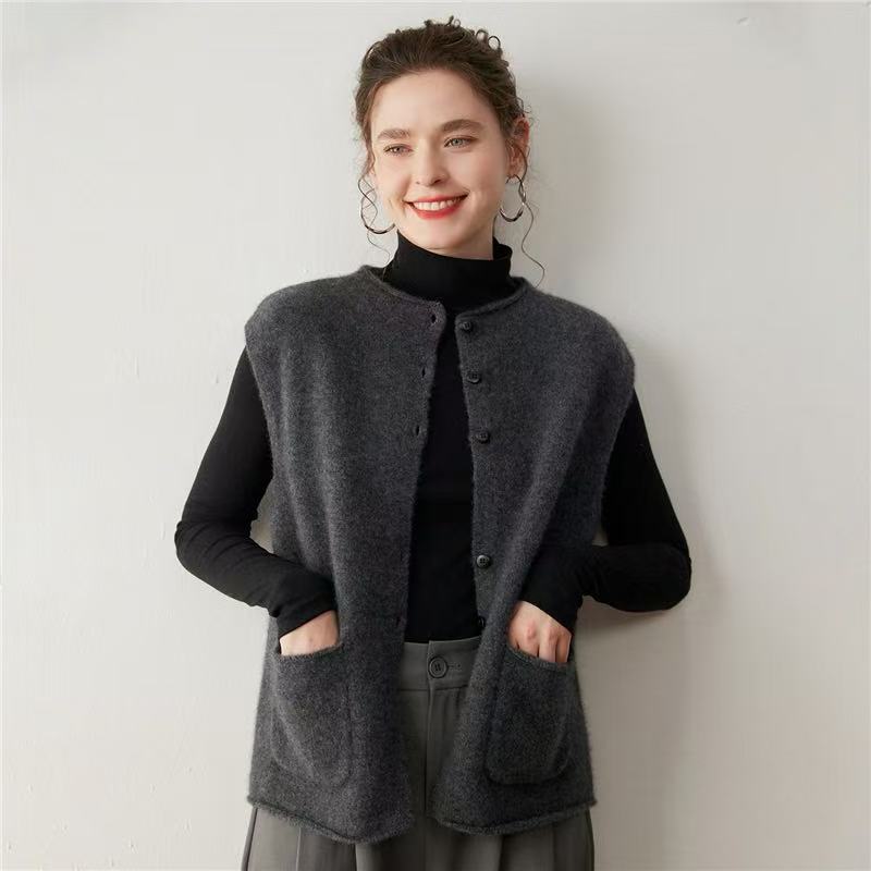 7783  羊绒卷边马甲