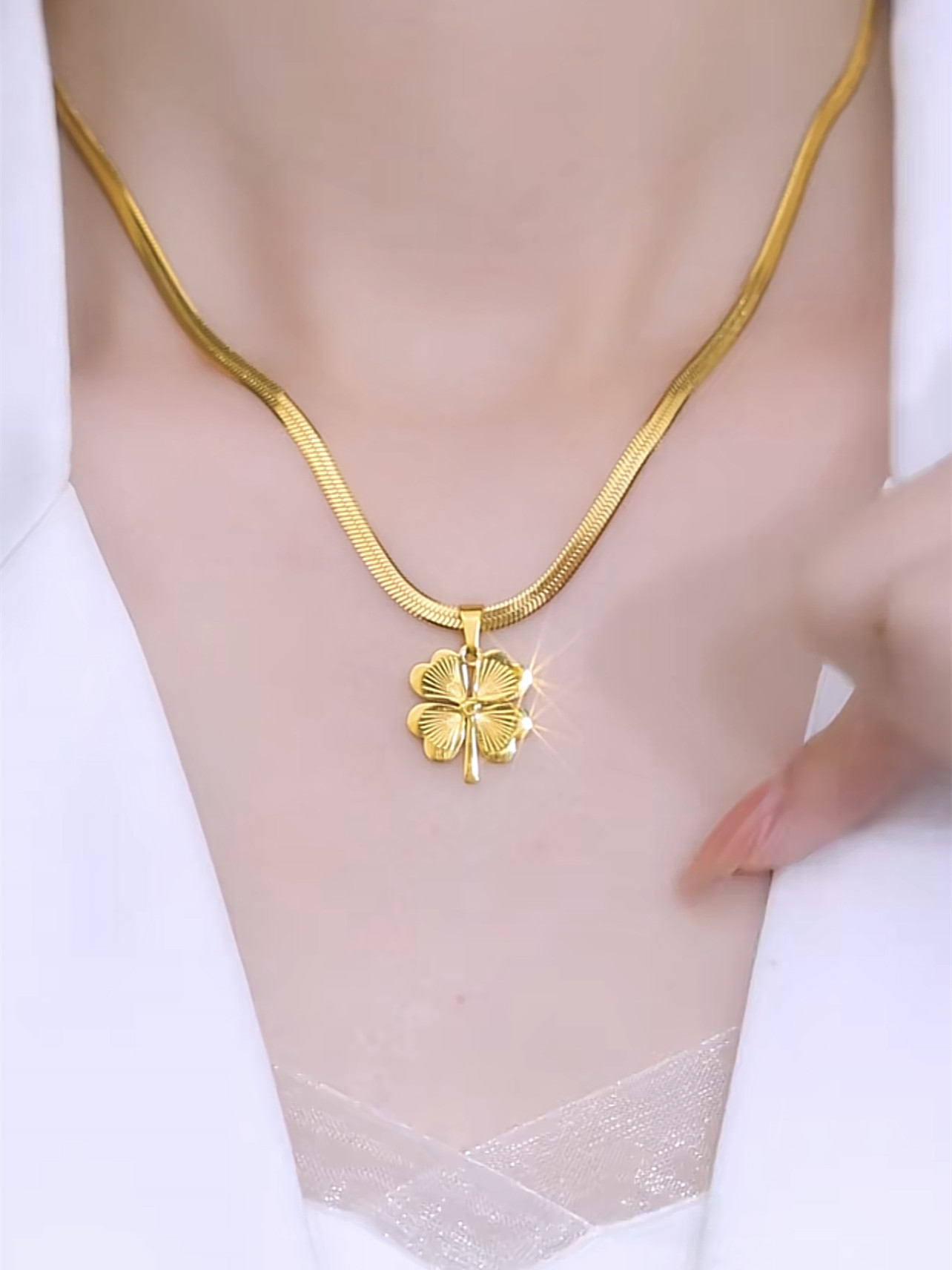 钛钢蛇骨链四叶花吊坠女