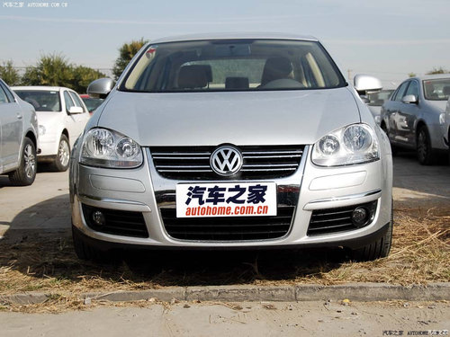 老款大众速腾亮银漆修复车漆