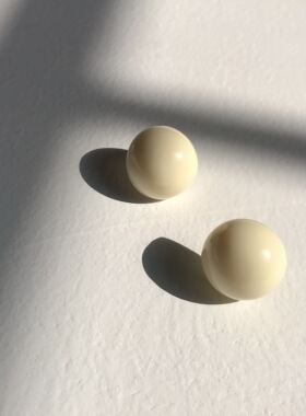 heeyo 里加初雪/ 简约港风圆形奶白色银耳钉复古百搭法式耳夹耳环