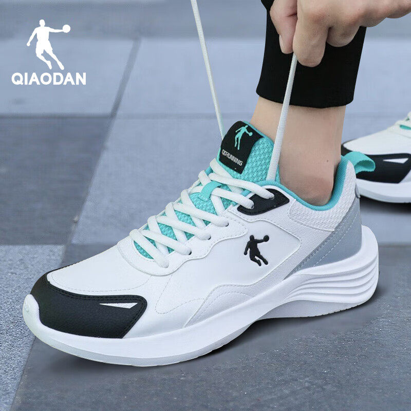 乔丹男鞋运动鞋跑步鞋2026新款夏季防水皮面软底休闲鞋旅游鞋子男