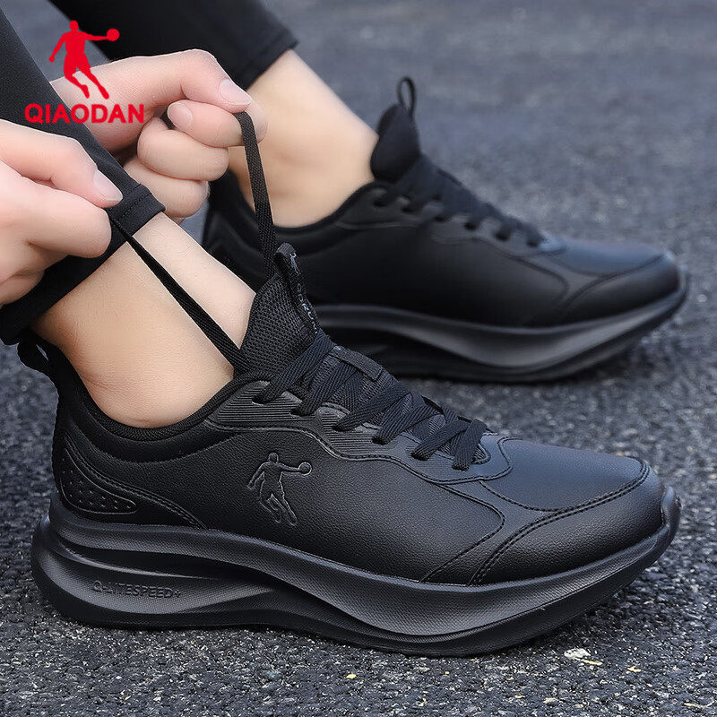 乔丹男鞋运动鞋跑步鞋2026新款春季防水皮面软底休闲鞋旅游鞋子男