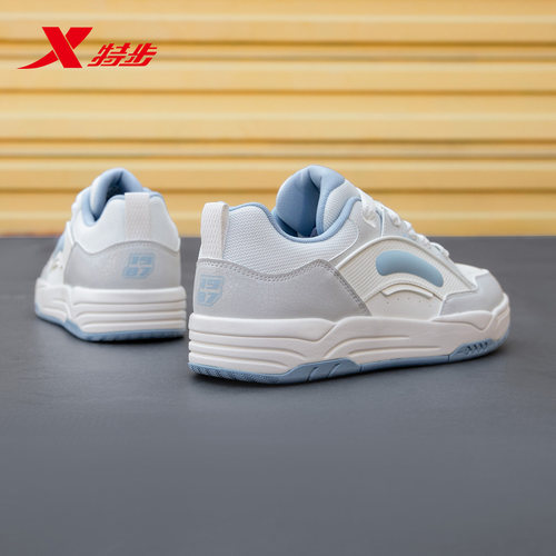 特步板鞋男新款透气休闲鞋