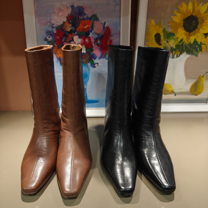 卡斯丹2025秋欧货新款羊皮低跟尖头中筒靴女细跟套筒时装靴骑士靴