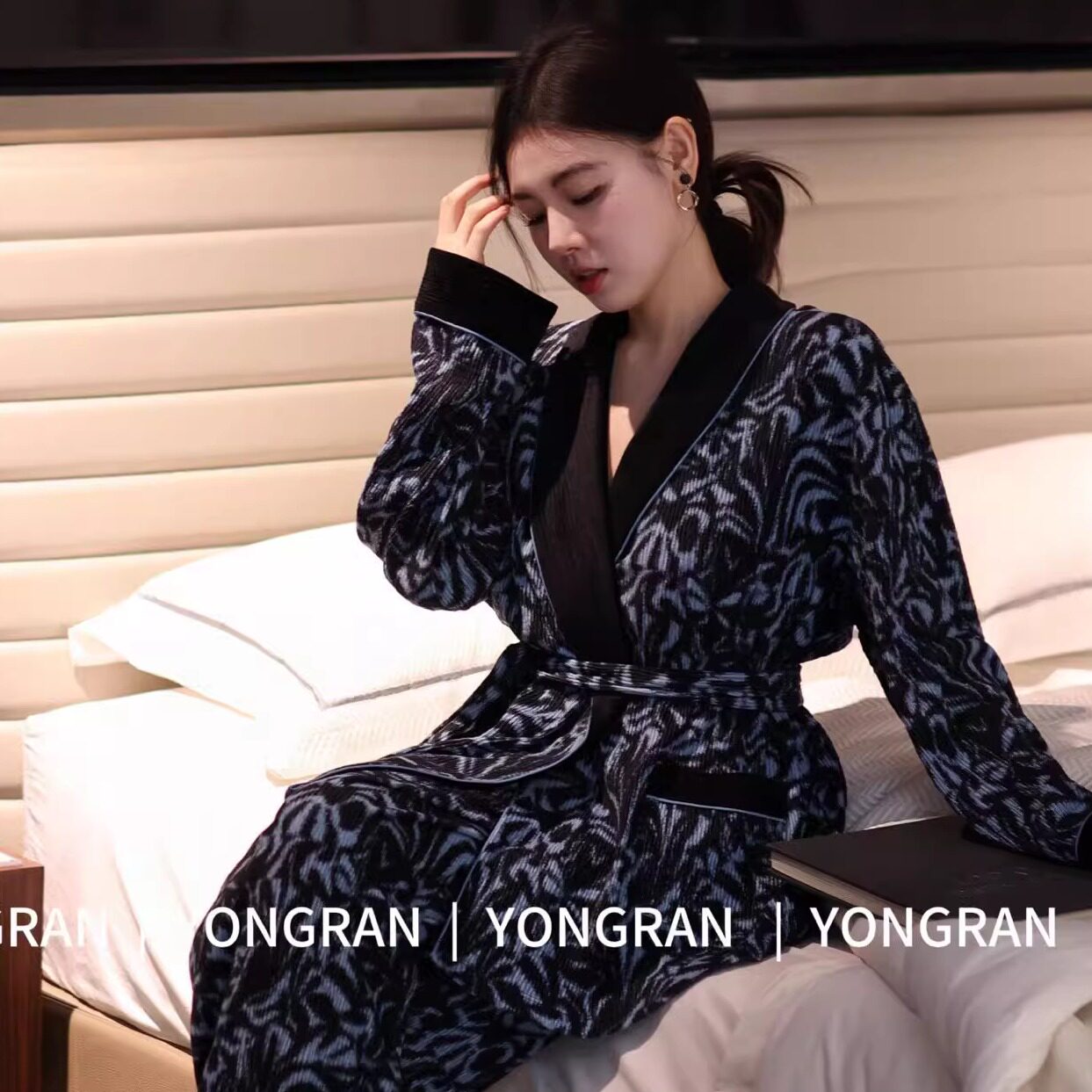 雍然实体睡衣女士褶皱绒薄绒轻奢性感吊带睡袍秋冬外穿慵懒家居服