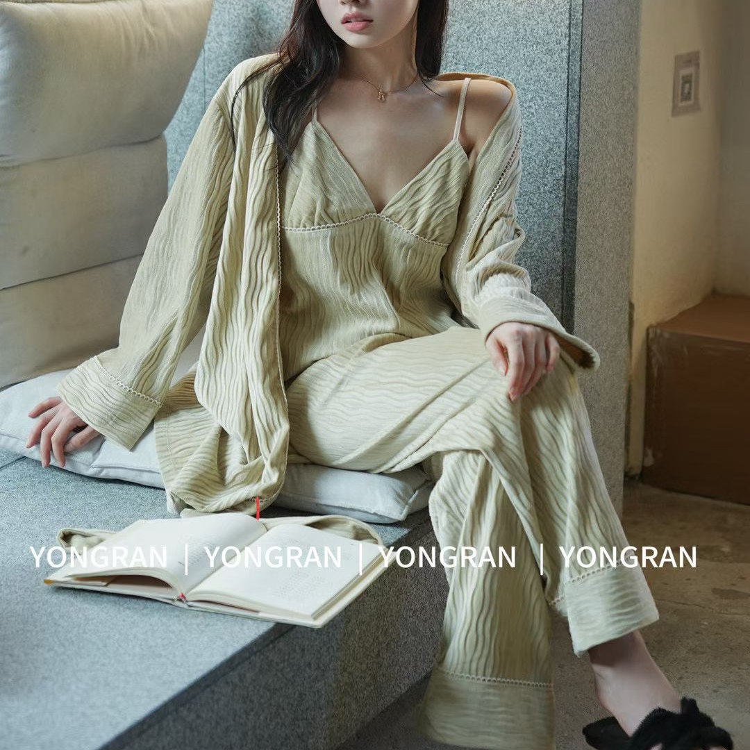 雍然法式女睡衣性感三件套吊带睡袍长裤压褶绒2025冬薄荷绿家居服