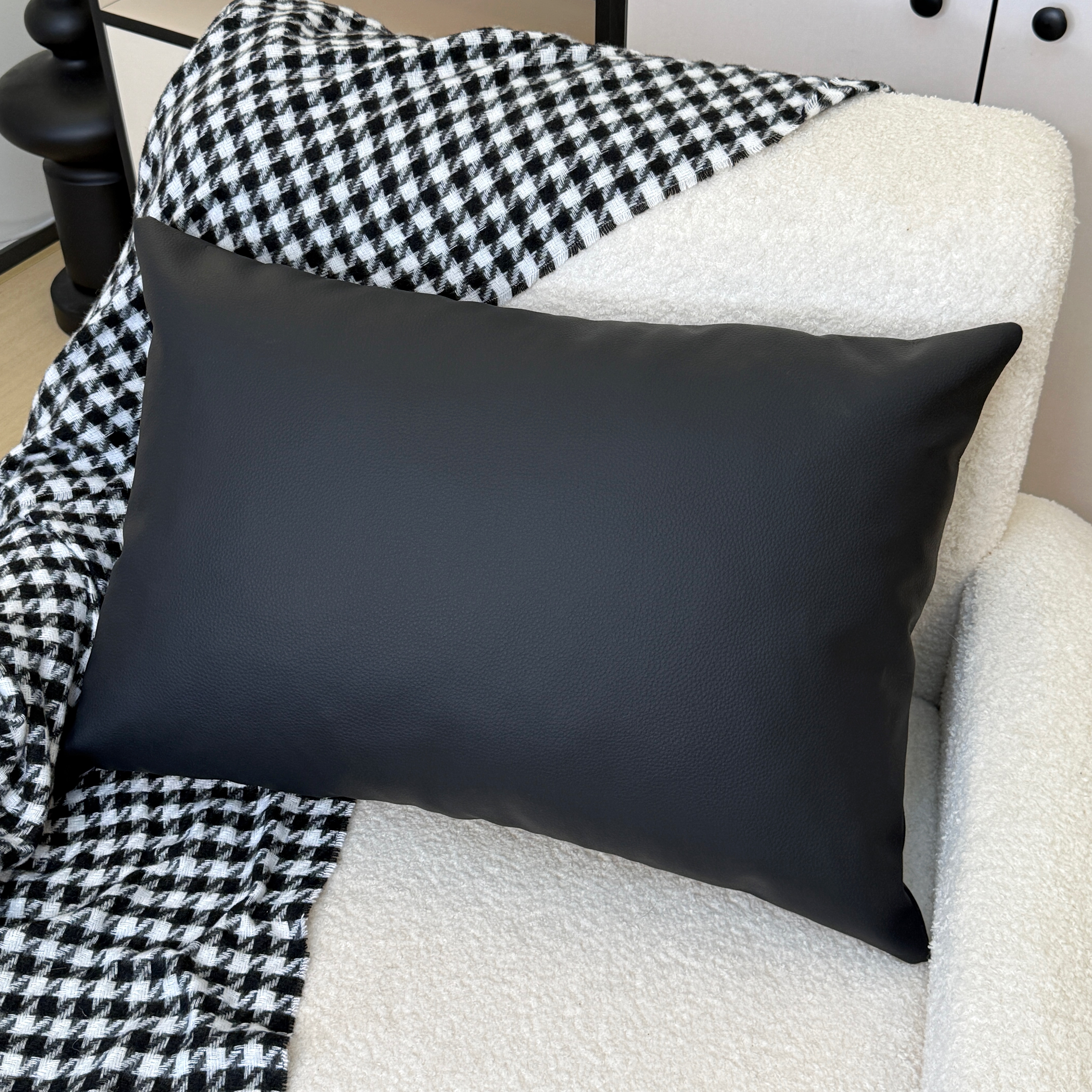 头层牛皮羽绒真皮沙发抱枕轻奢高级感客厅靠垫靠枕腰枕车用简约风