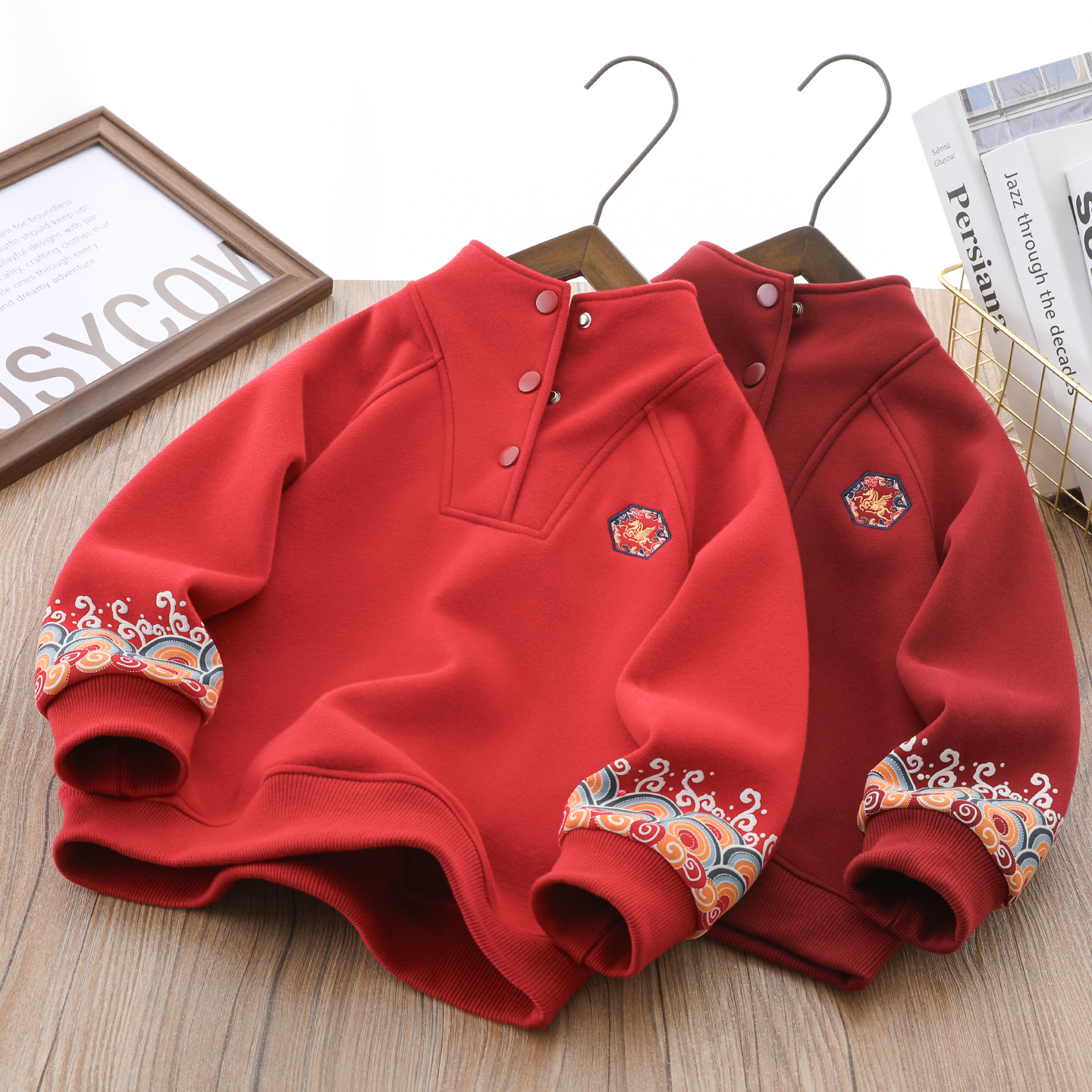 男童加绒红色刺绣新年拜年服卫衣