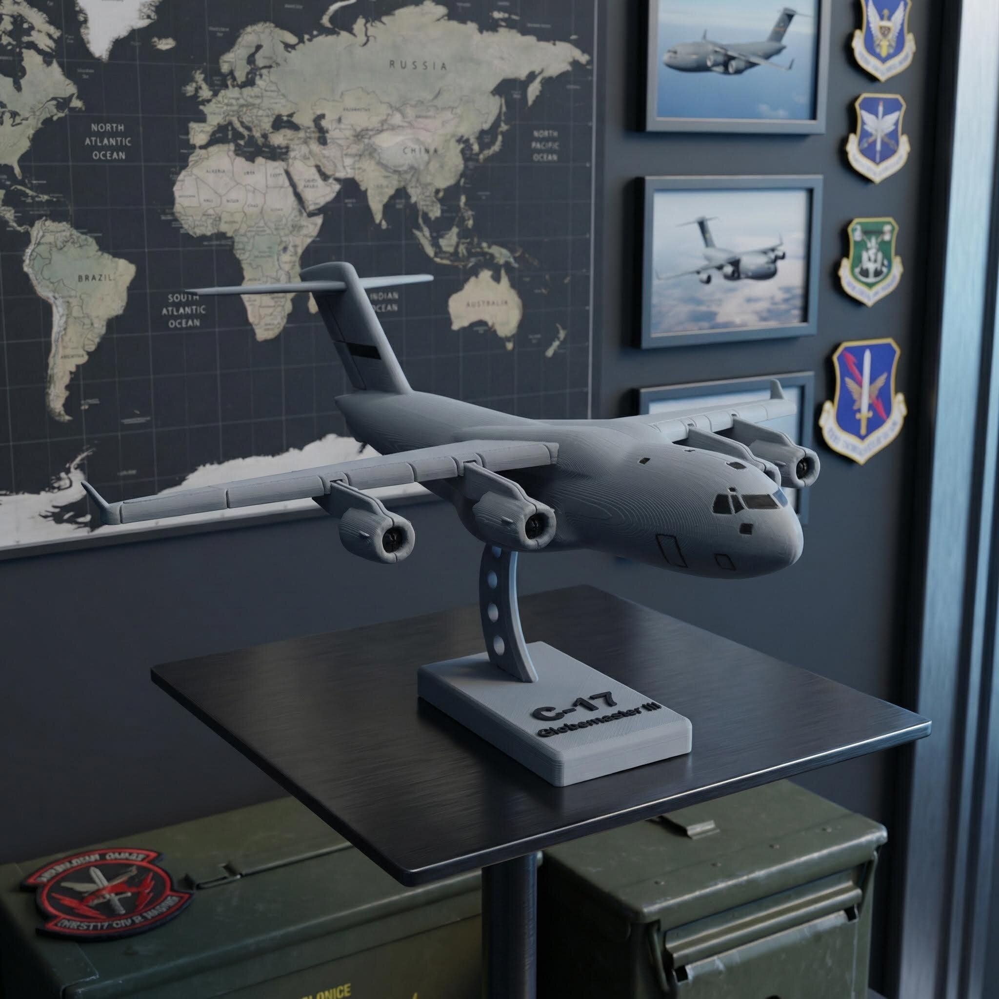 C-17运输机拼装模型桌面摆件图片
