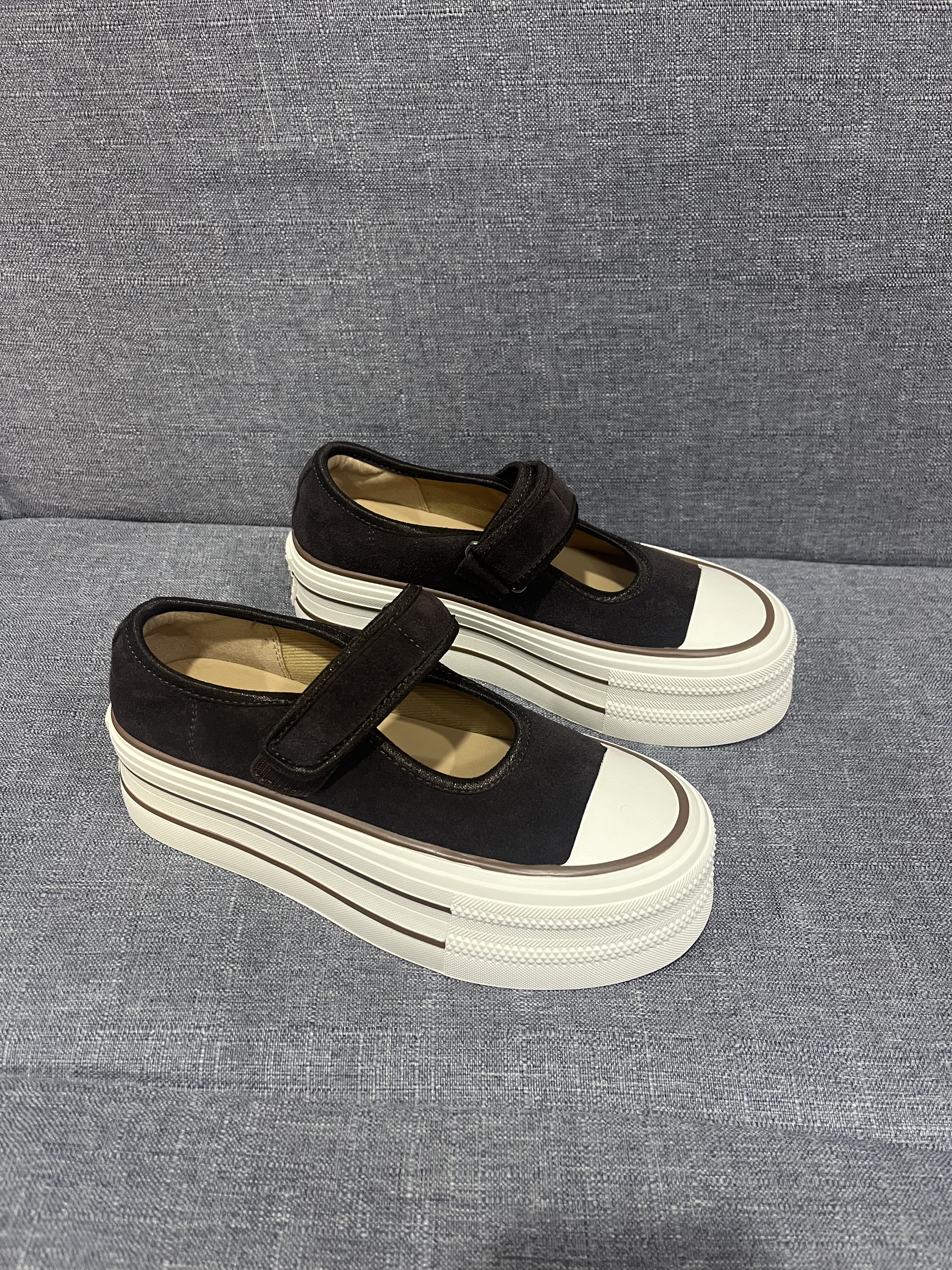 25新款真皮厚底增高休闲板鞋女魔术贴牛反绒马丽珍百搭运动小白鞋