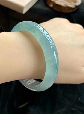 冰种绿飘花玉石手镯爆款正圈玉翠高冰石英岩玉女生贵妃镯显白冰润