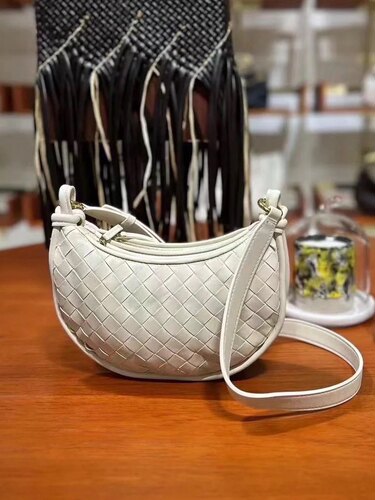 春夏新款Gemelli半月形斜挎包