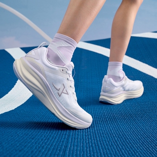 青云GO特步女鞋跑鞋2025冬季新款缓震透气轻便跑步鞋975418110079