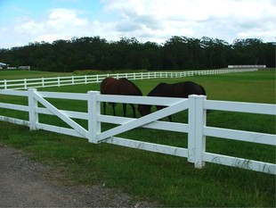马场护栏跑马赛道栏杆pvc户外美式围栏马术调教圈农牧场宠物栅栏