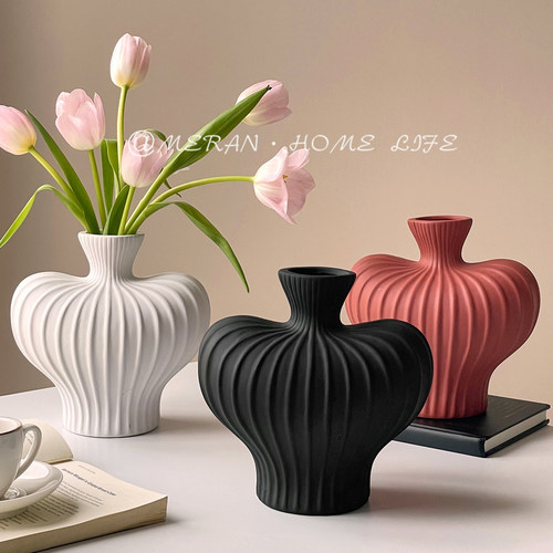 侘寂风耸肩设计现代简约陶瓷花瓶