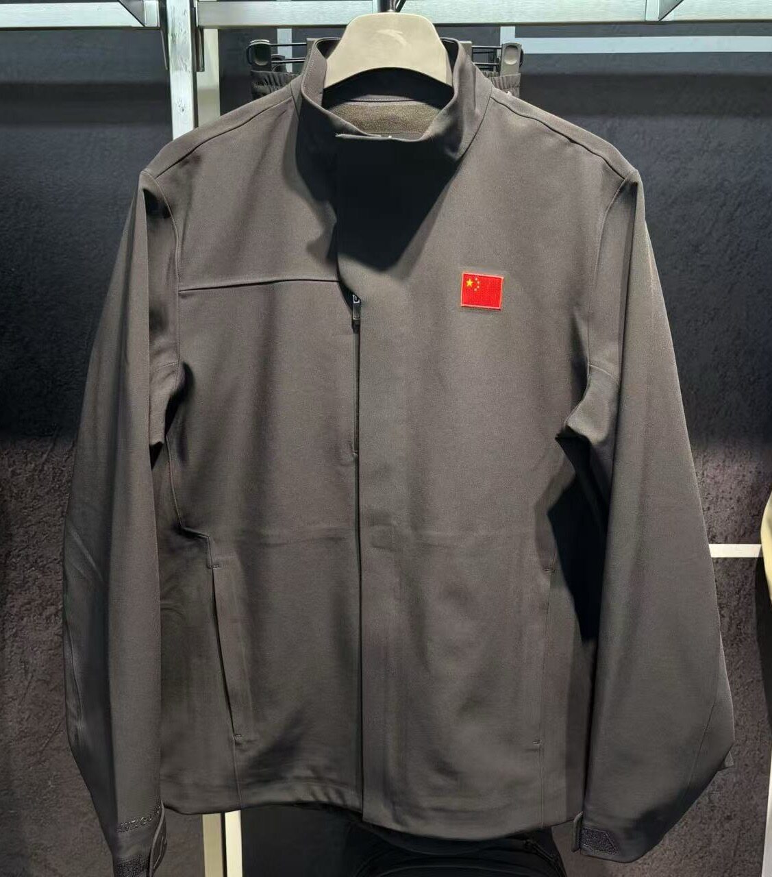 安踏冠军全天候系列男国旗款立领外套安踏冠军行政夹克152540618