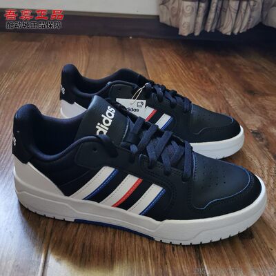 阿迪达斯经典款三条纹板鞋