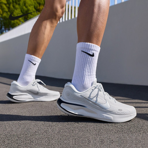 耐克男鞋银灰白JourneyRun跑鞋