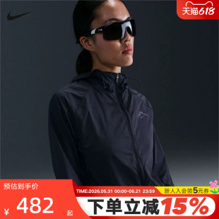 NIKE耐克女外套春秋新款轻薄速干透气梭织连帽运动夹克HJ2251-010
