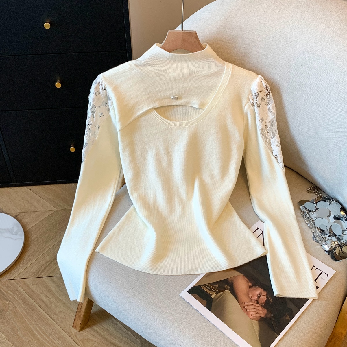 实拍2025秋冬新款打底针织衫胸口镂空毛衣蕾丝拼接长袖上衣女