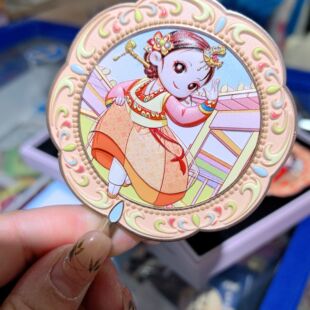 新款延吉文创镜子朝鲜公主便携金属镜Q版旅游纪念品手柄镜伴手礼